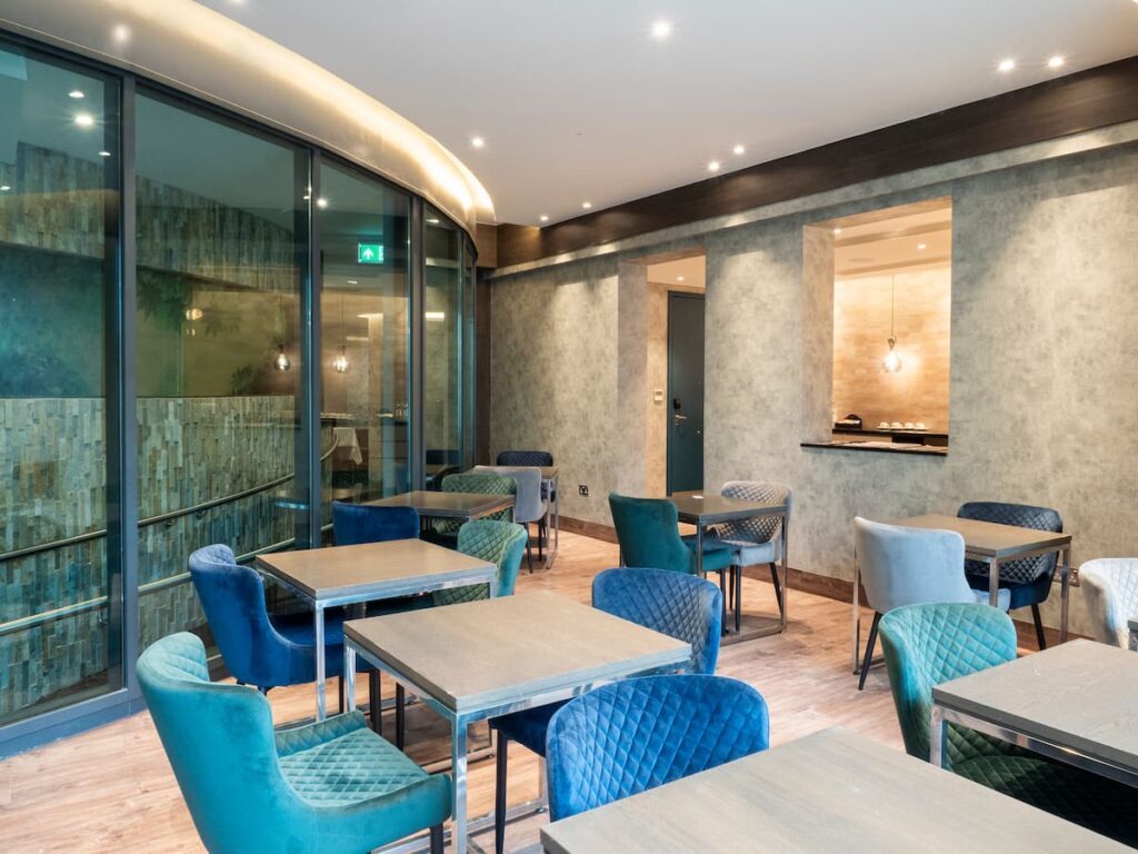 Crowne Plaza Hotel Club Lounge